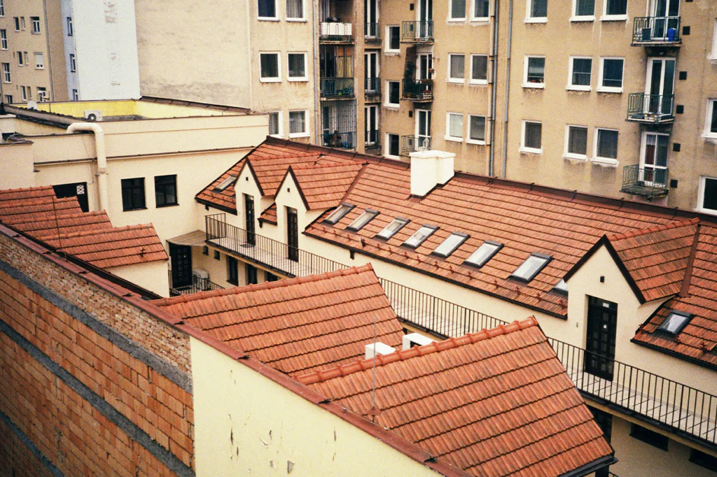 Soluciones para rehabilitación de cubiertas en Madrid en edificios residenciales